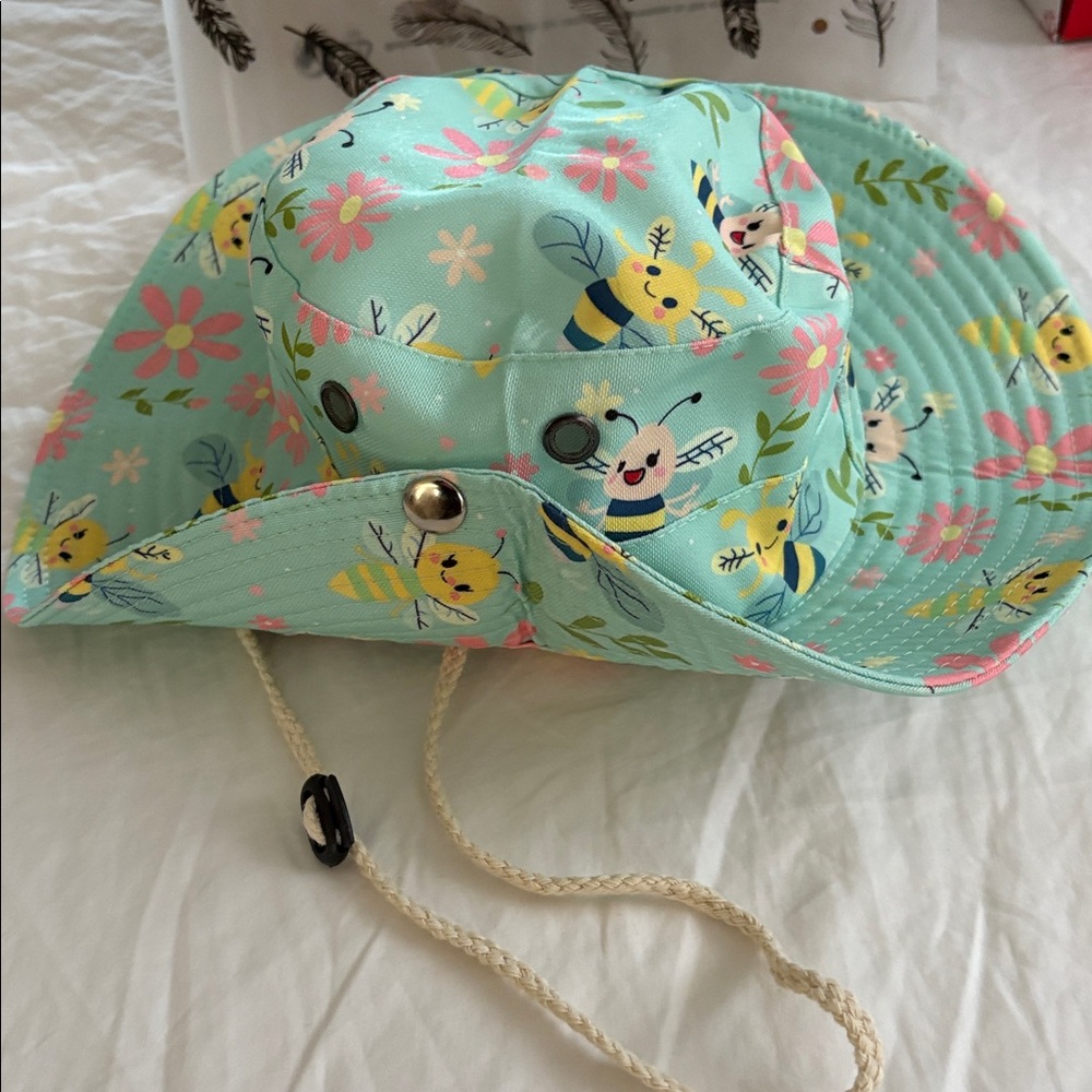 Enodtter Girl’s Bee & Flowers  Bucket Hat NIP - Picture 8 of 11